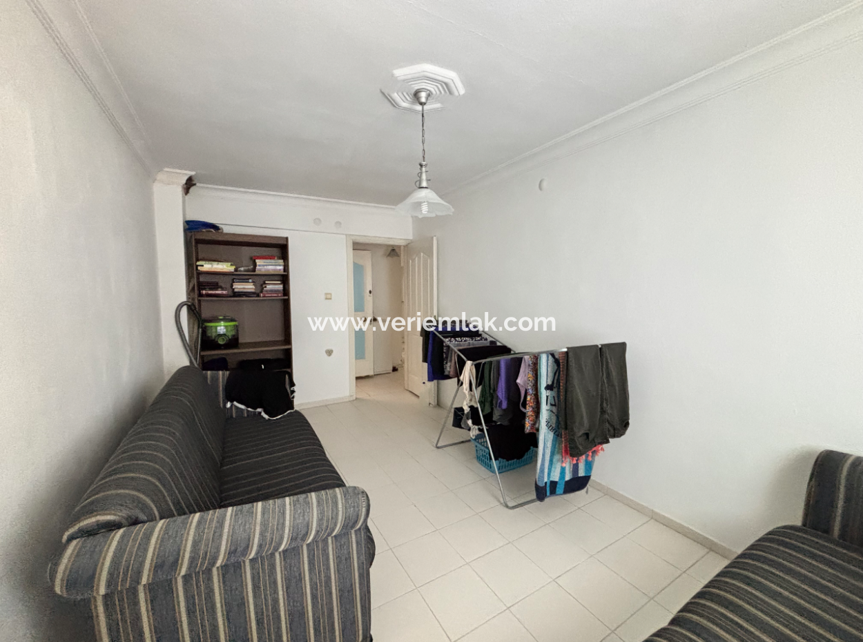 Gümüldür Çarşı’da 3+1 Eşyalı Ebeveyn Banyolu 130 M2 Satılık Daire