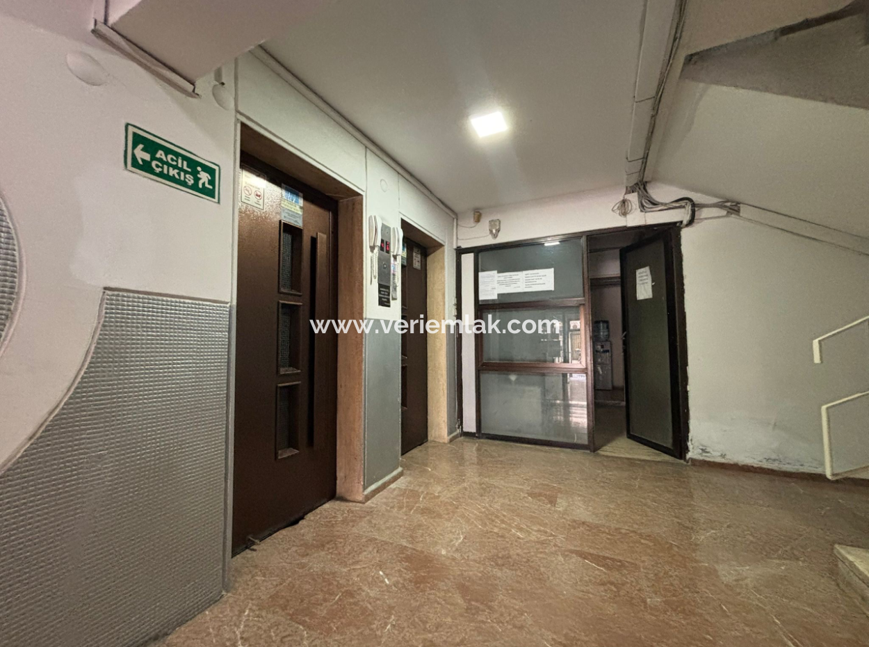 Alsancak Kıbrıs Şehitleri  Yakını 1.Kat 1+1 110M2 Wc’li Kiralık İşyeri /Ofis!