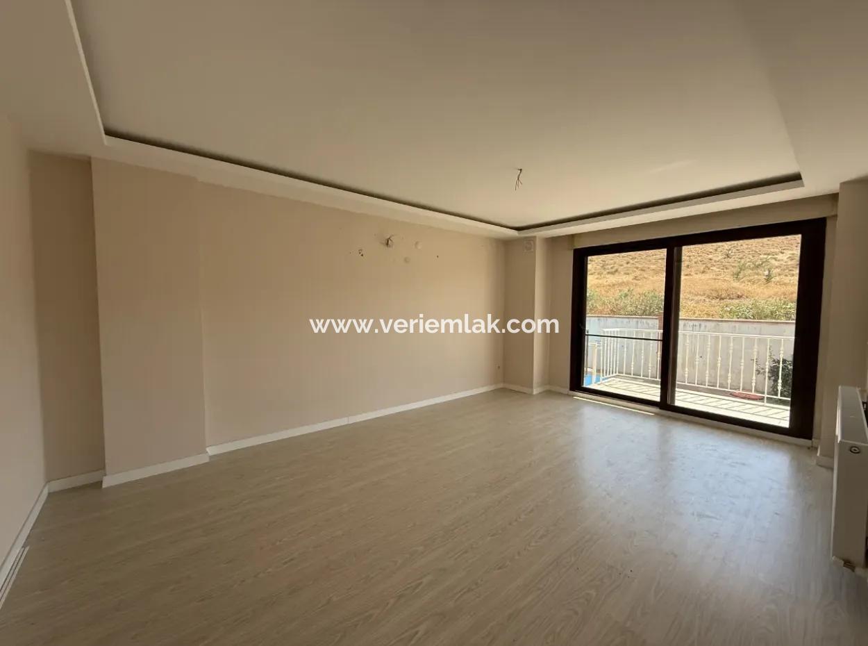 Seferihisar Çolakibrahimbey Mahallesi’nde, Havuzlu Site İçinde, 4+2 Dubleks Satılık Daire