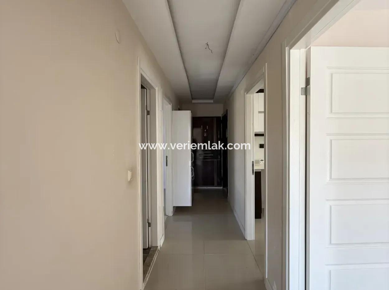 Seferihisar Çolakibrahimbey Mahallesi’nde, Havuzlu Site İçinde, 4+2 Dubleks Satılık Daire