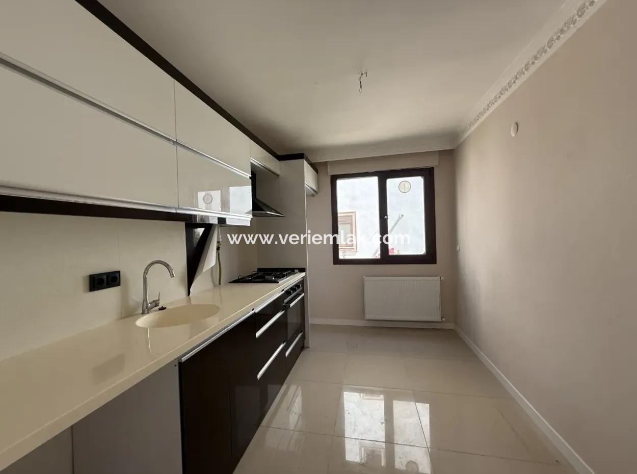 Seferihisar Çolakibrahimbey Mahallesi’nde, Havuzlu Site İçinde, 4+2 Dubleks Satılık Daire