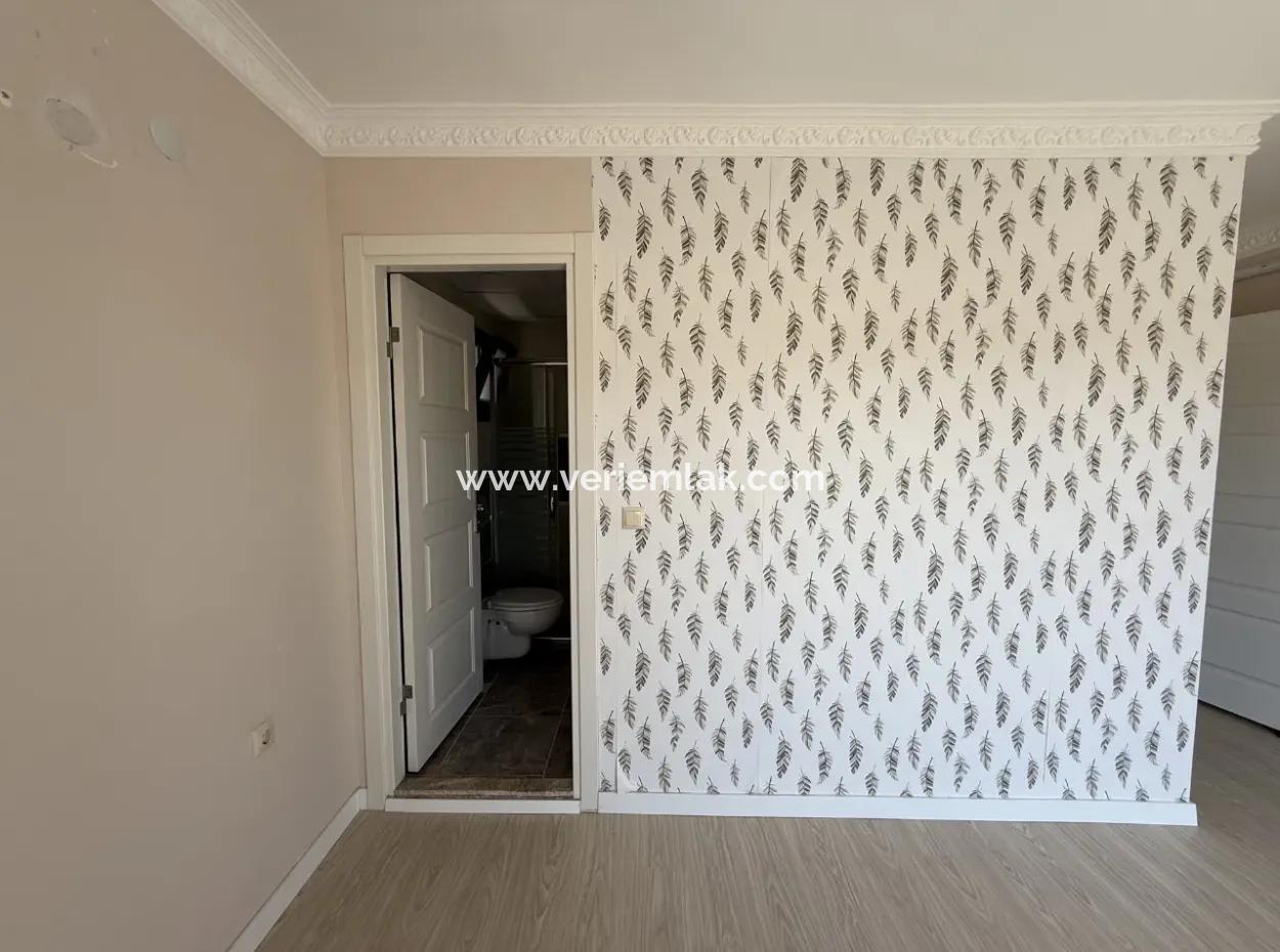 Seferihisar Çolakibrahimbey Mahallesi’nde, Havuzlu Site İçinde, 4+2 Dubleks Satılık Daire