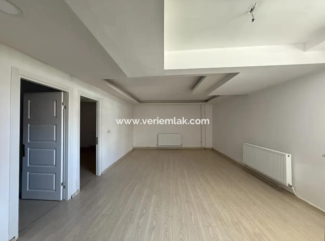 Seferihisar Çolakibrahimbey Mahallesi’nde, Havuzlu Site İçinde, 4+2 Dubleks Satılık Daire