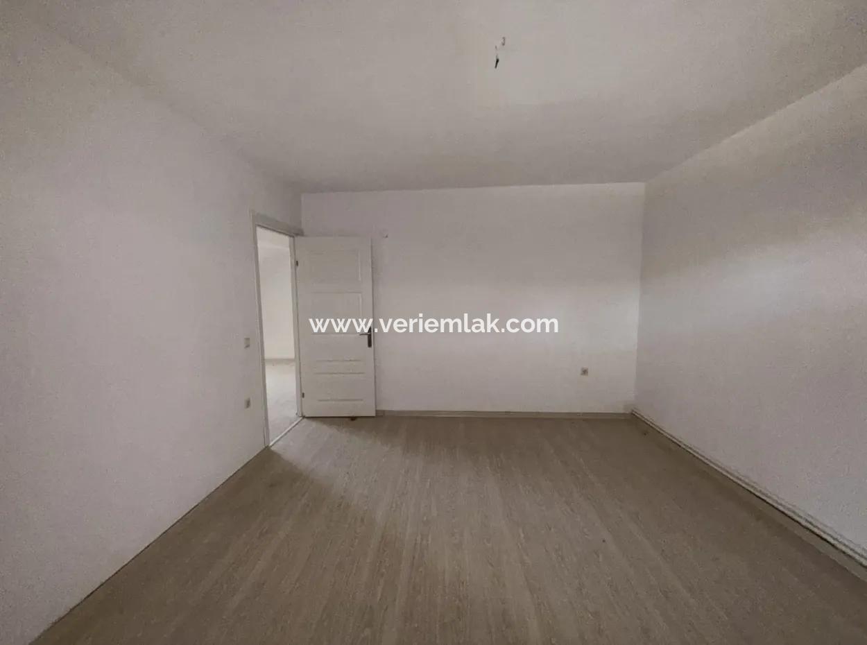 Seferihisar Çolakibrahimbey Mahallesi’nde, Havuzlu Site İçinde, 4+2 Dubleks Satılık Daire