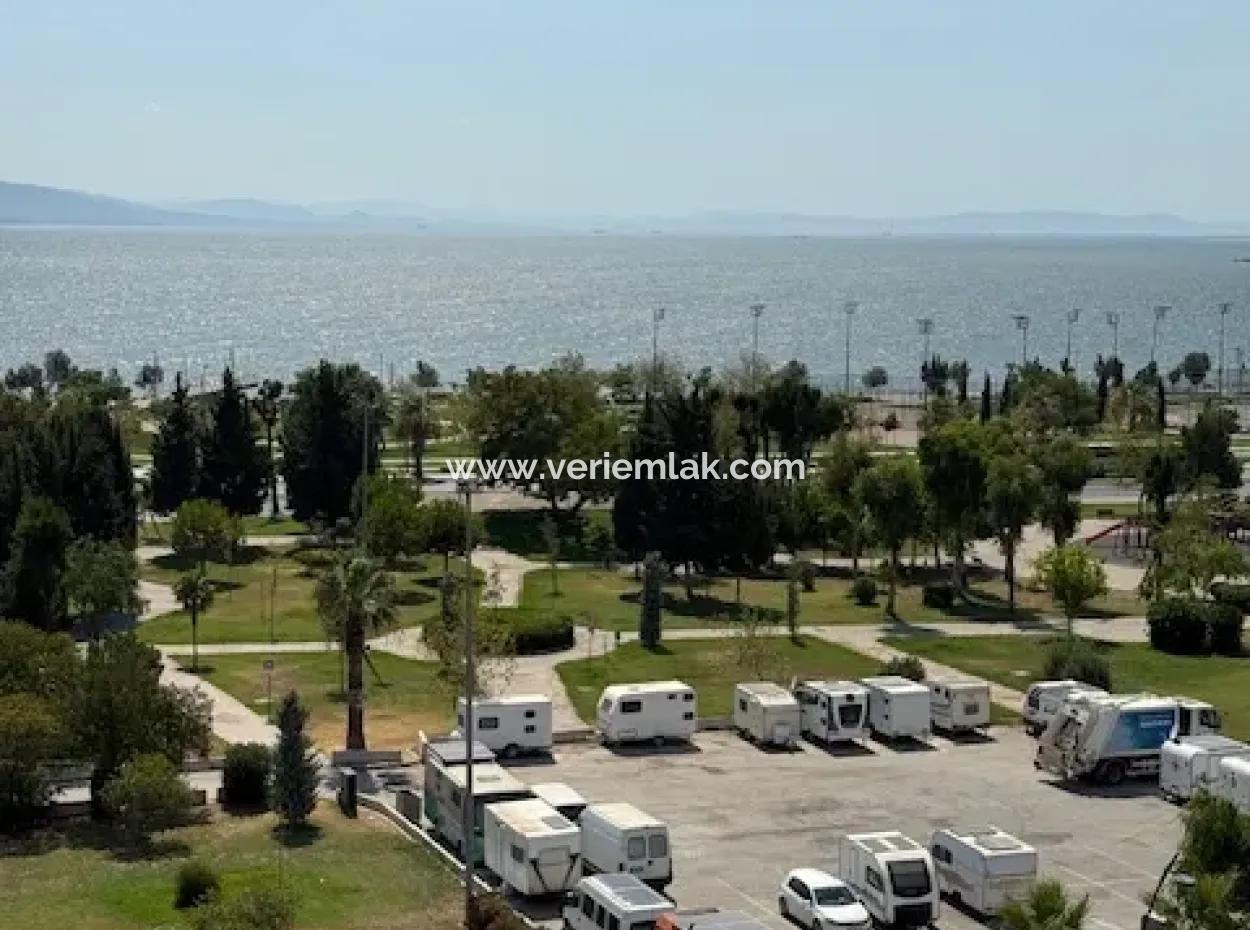 Bostanlı Atakentte Muhteşem Manzaralı Arakat Otoparklı Full Deniz Manzaralı Köşe