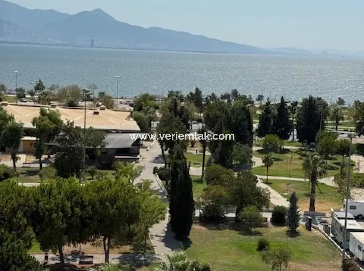 Bostanlı Atakentte Muhteşem Manzaralı Arakat Otoparklı Full Deniz Manzaralı Köşe