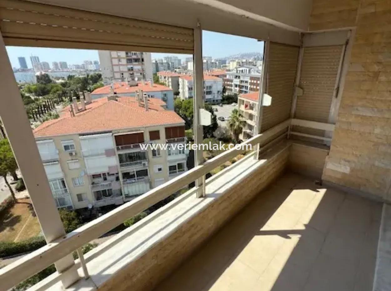 Bostanlı Atakentte Muhteşem Manzaralı Arakat Otoparklı Full Deniz Manzaralı Köşe