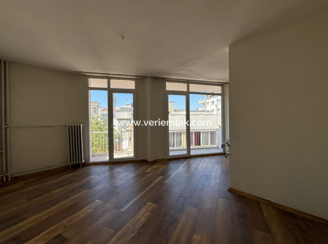 Karşıyakada 2+1 Kombili 6. Kat Deniz Manzaralı Kiralık Yalı Dairesi!