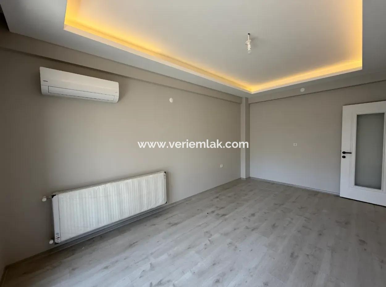 Seferihisar Çolakibrahimbey’de Lüks Mimariyle Tasarlanmış 2+1 Daire