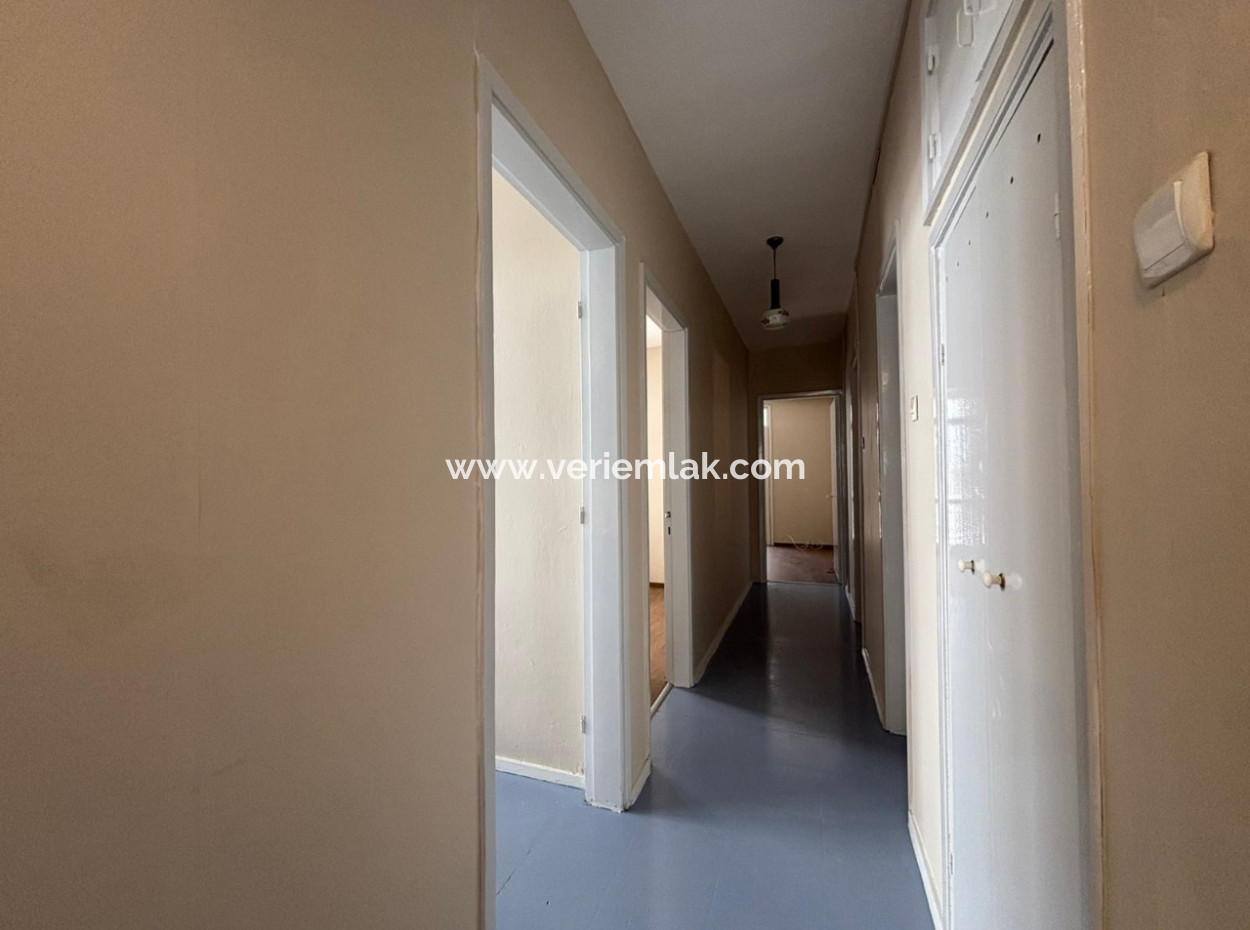 Alsancak Dutlu Sokakta 3.Kat 2+1 Kiralık Fırsat Daire.