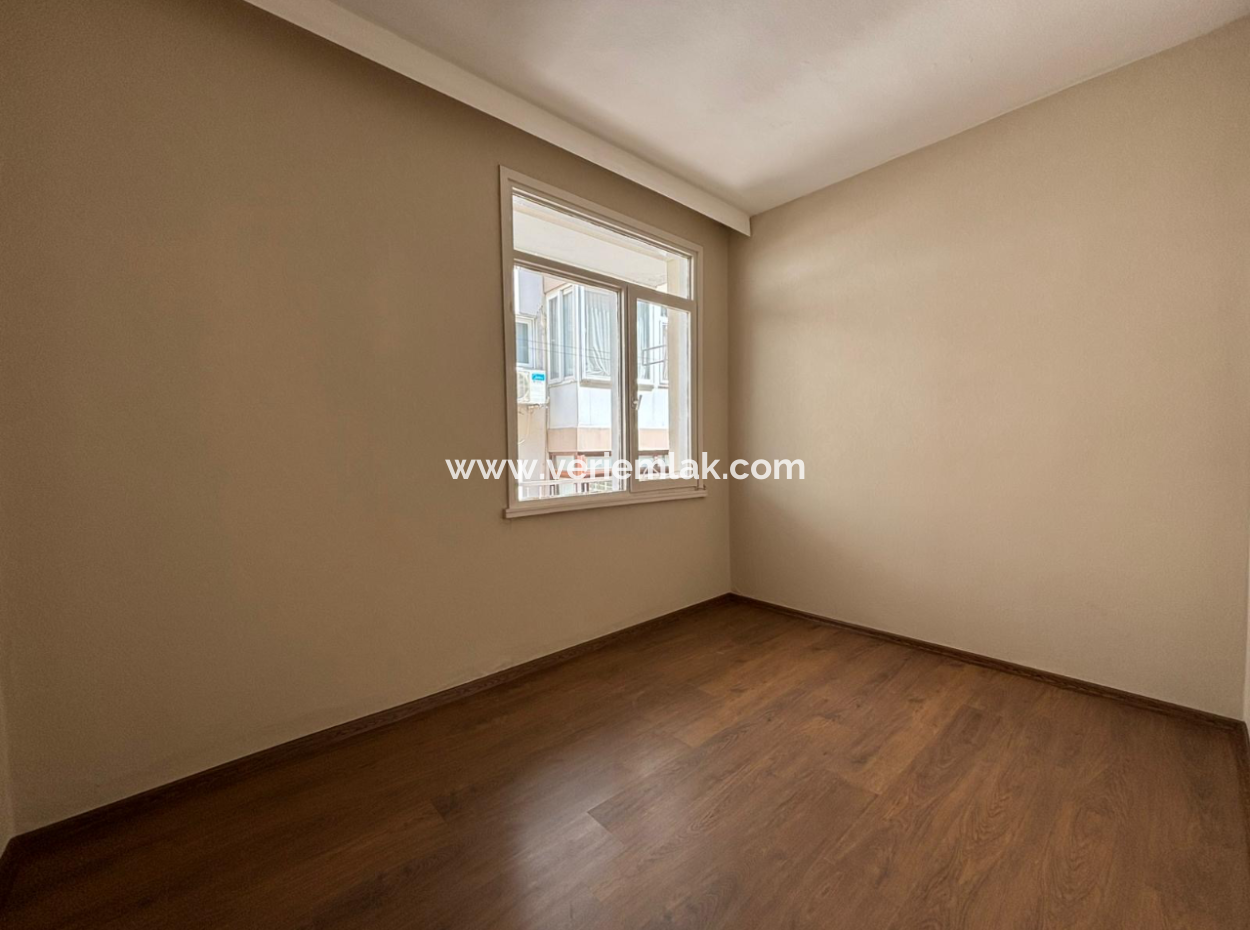 Alsancak Dutlu Sokakta 3.Kat 2+1 Kiralık Fırsat Daire.