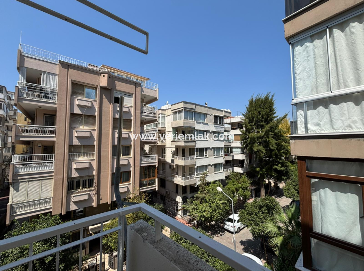 Alsancak Dutlu Sokakta 3.Kat 2+1 Kiralık Fırsat Daire.