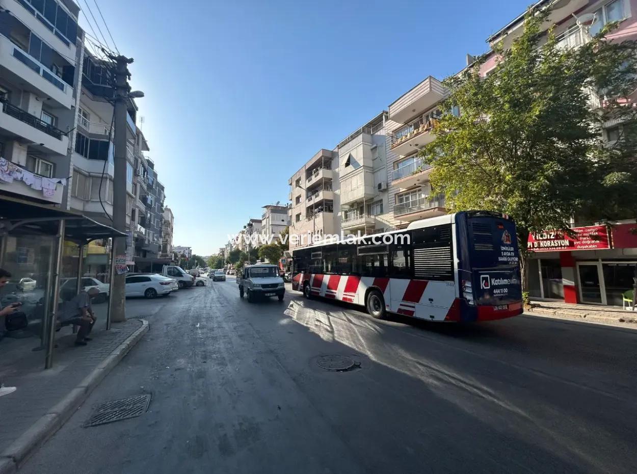 Buca Forbes Caddesi’nde Kiralık 2+1 Daire – Kaçırılmaz Fırsat!