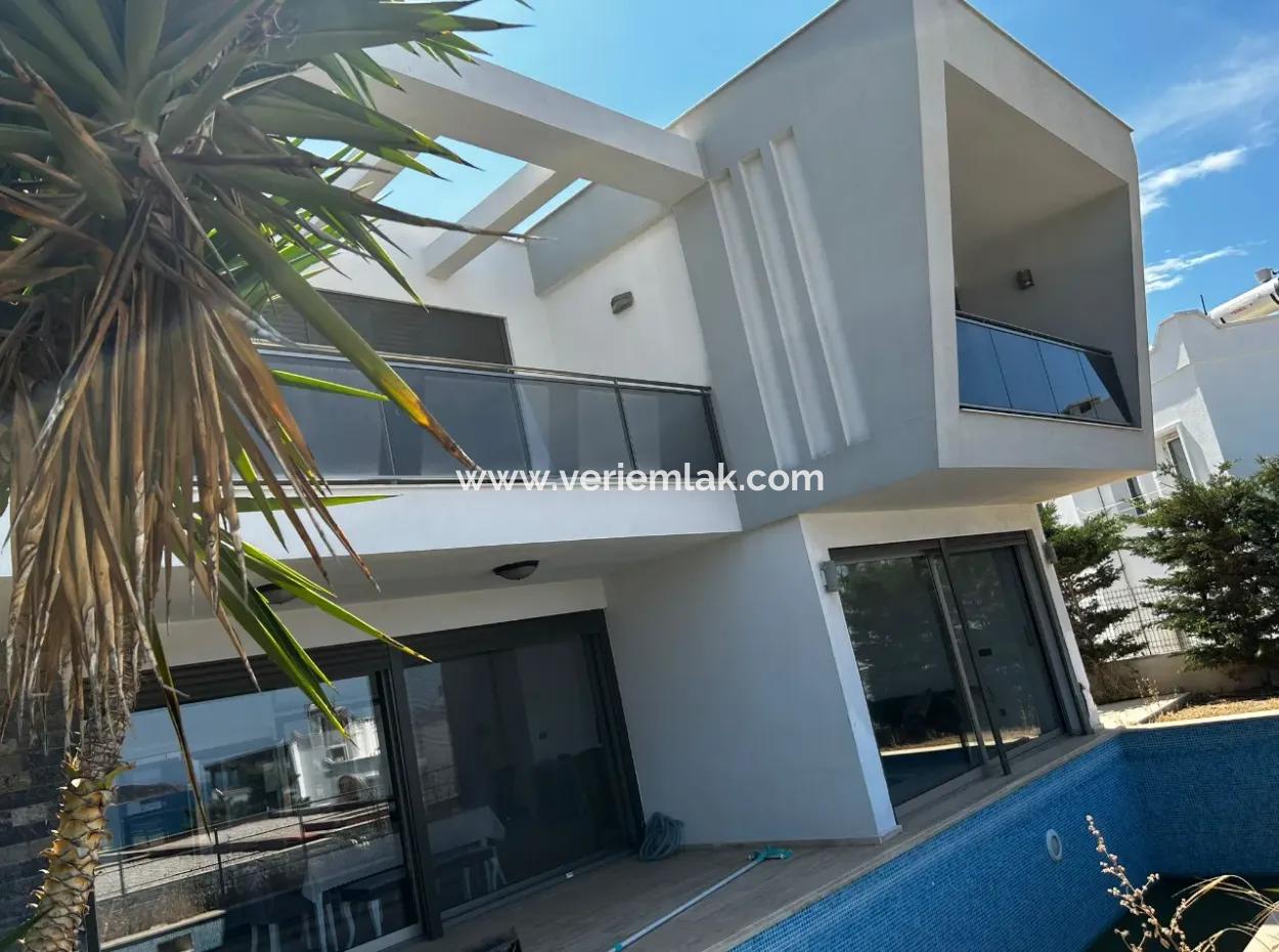 Turgutreis Yalı'da Denizin Kıyısında Müstakil Lüks Villa