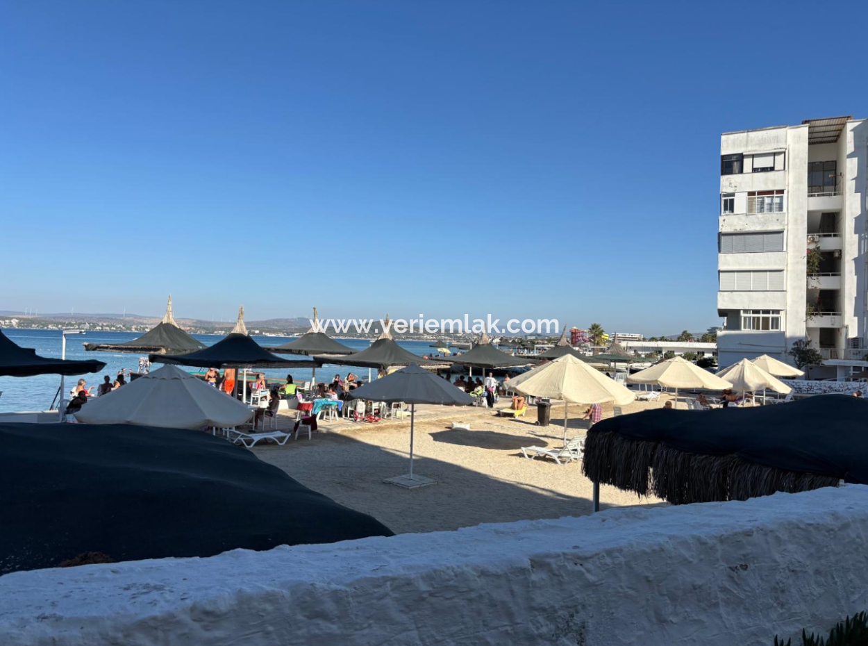 Çeşmede Özel Plajlı Yıldız Sahil Sitesinde 2+1 Kiralık Daire!