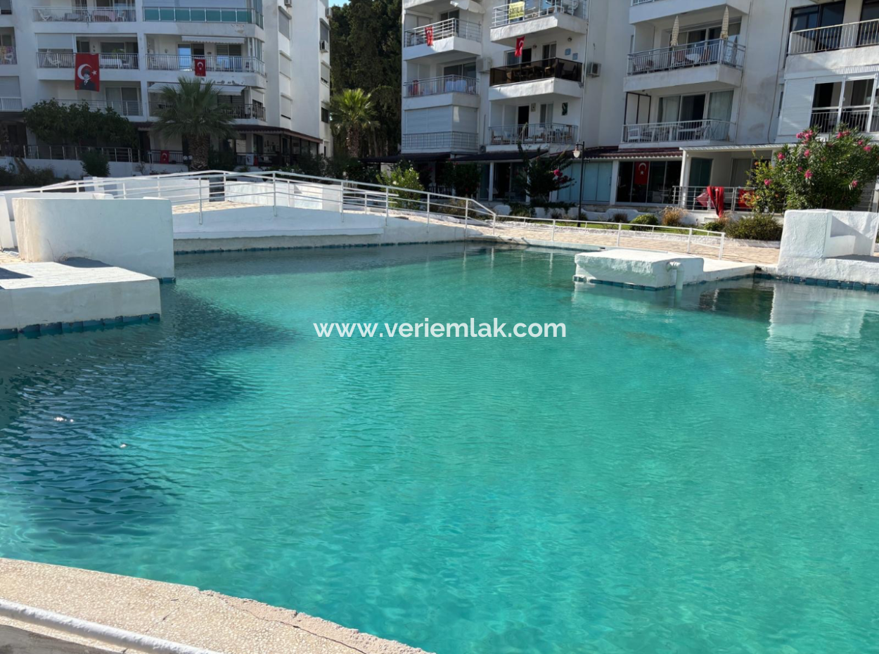 Çeşmede Özel Plajlı Yıldız Sahil Sitesinde 2+1 Kiralık Daire!