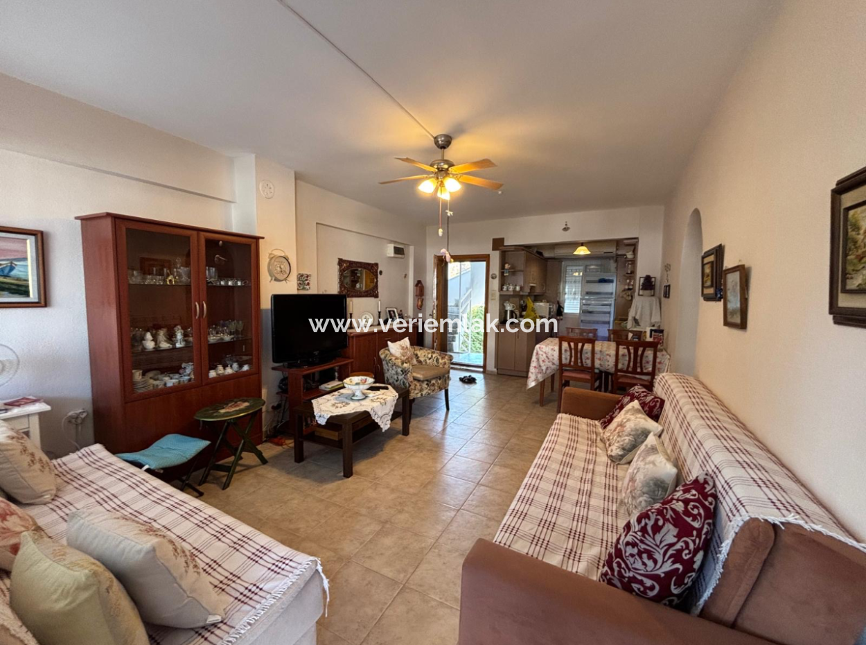 Çeşmede Özel Plajlı Yıldız Sahil Sitesinde 2+1 Kiralık Daire!