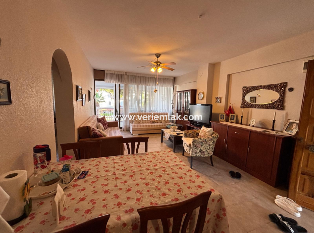 Çeşmede Özel Plajlı Yıldız Sahil Sitesinde 2+1 Kiralık Daire!