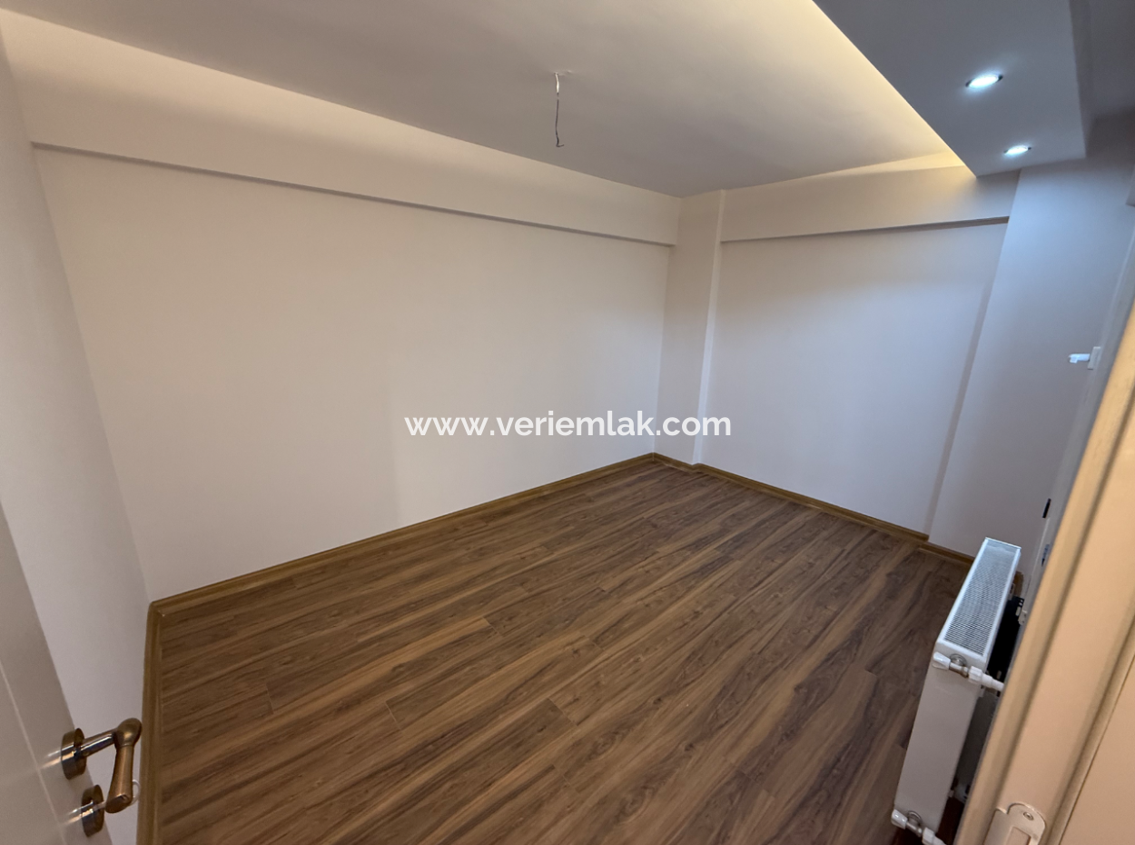 Ekonomi Üniversitesi Yakınında Full Tadilatlı Cadde Üzeri Masrafsız