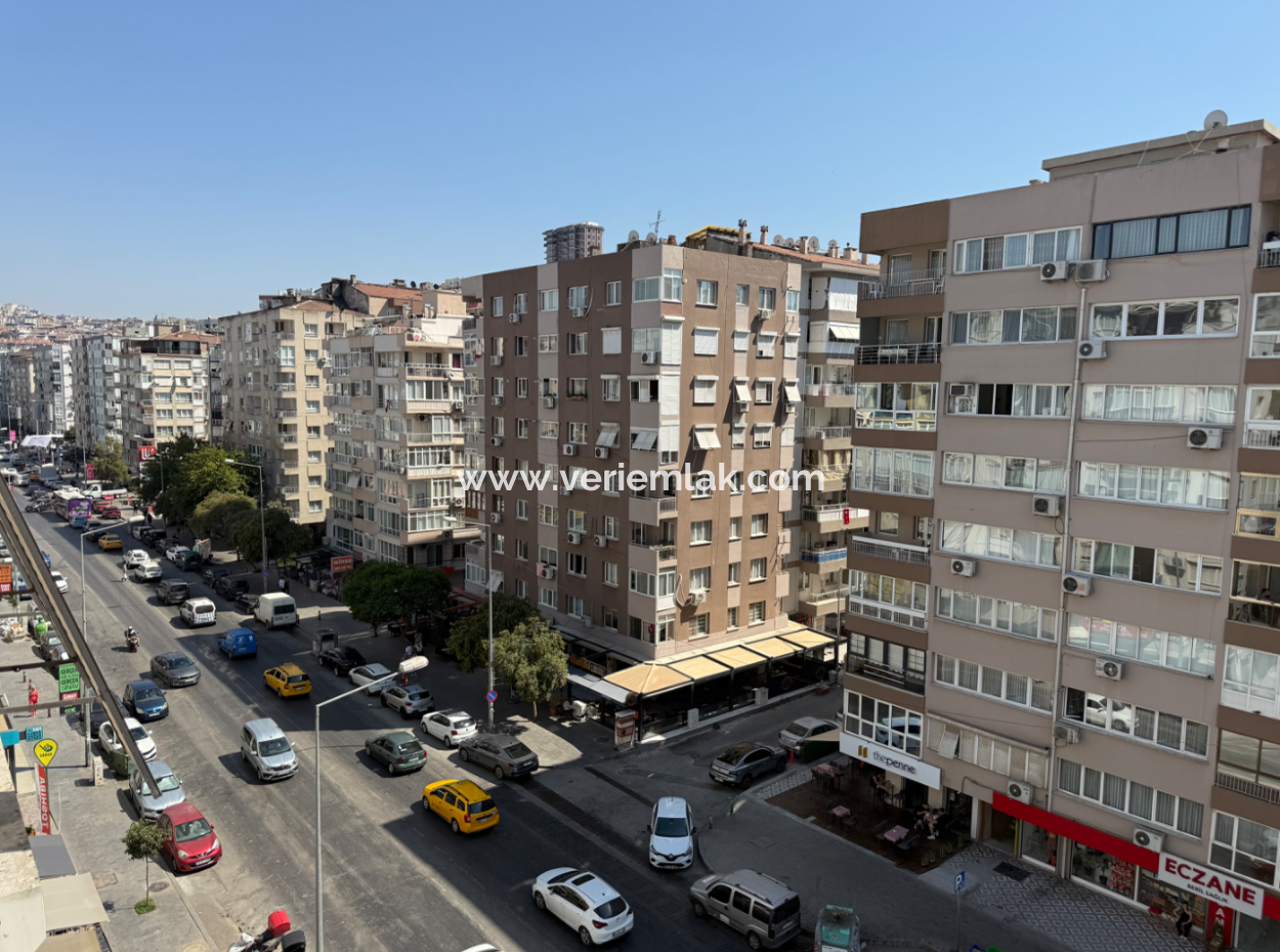 Göztepe Stadı Yakınında Cadde Üzeri Full Tadilatlı Arakat Asansörlü Otoparklı
