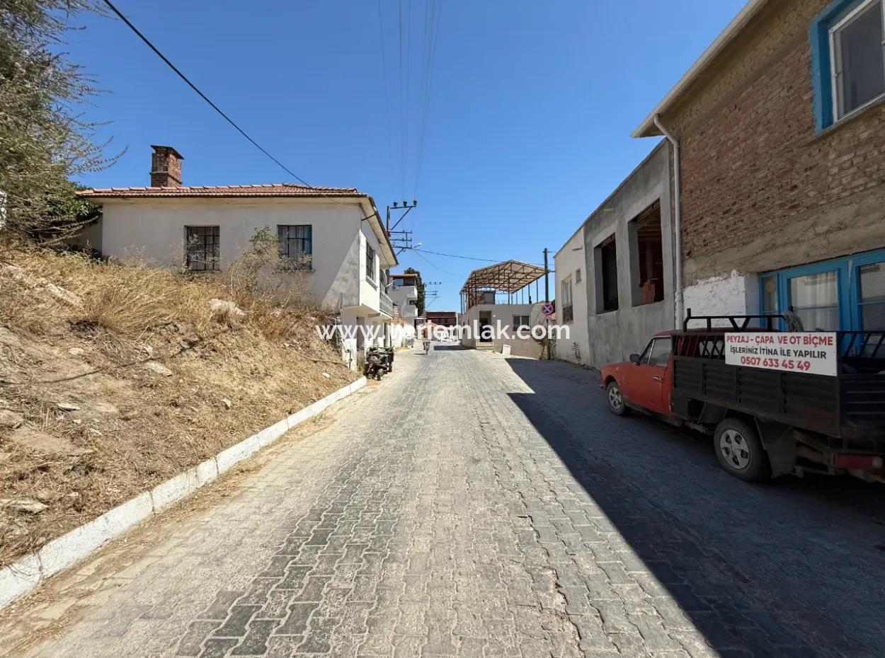Seferihisar Ulamış Köyü Merkezinde Satılık 1/2 Hisseli Müstakil Ev