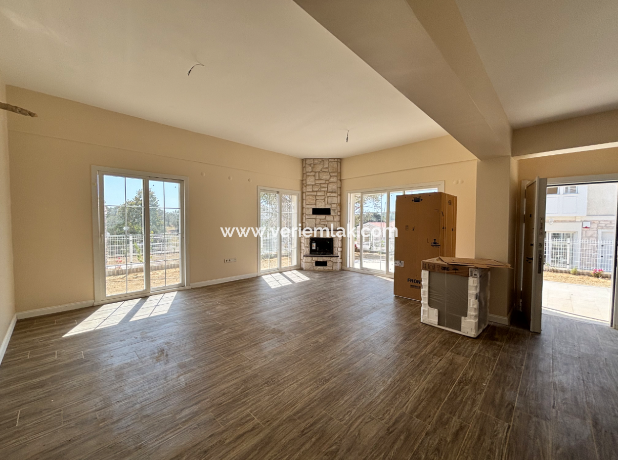 Seferihisar İhsaniye Köyünde Modern Mimariyle Taçlandırılmış Satılık 3+1 Villa