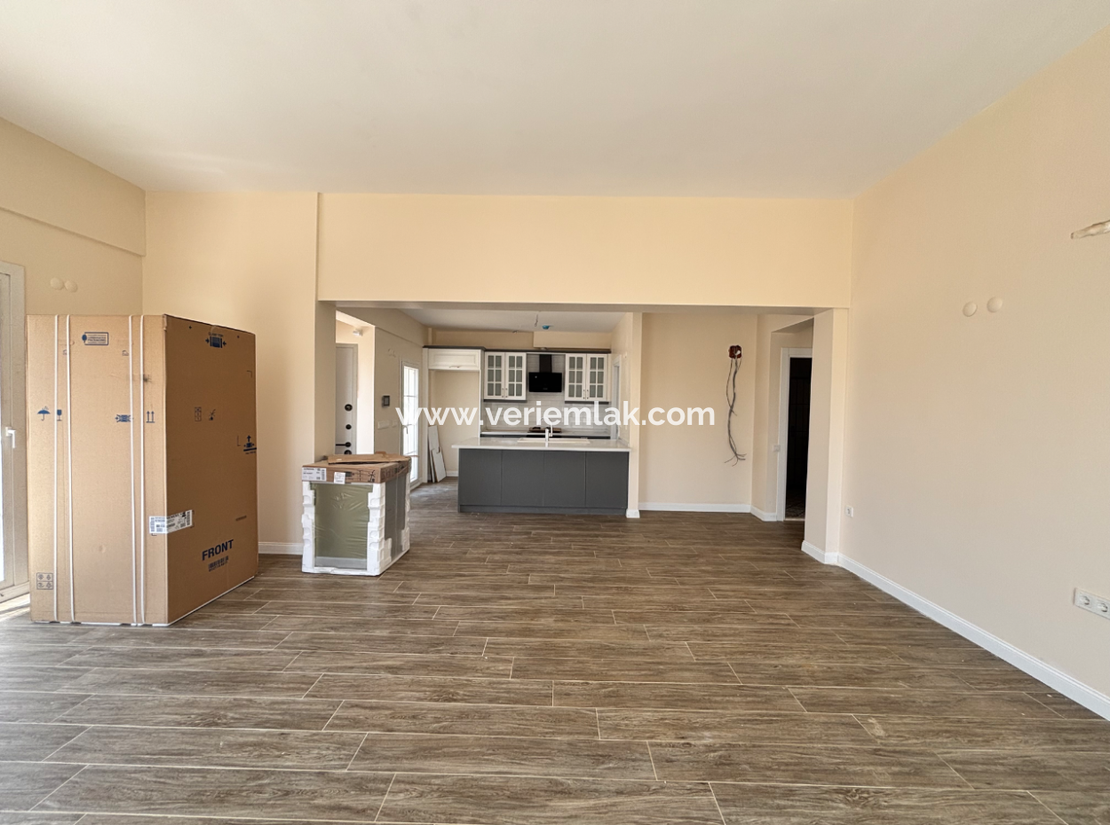 Seferihisar İhsaniye Köyünde Modern Mimariyle Taçlandırılmış Satılık 3+1 Villa