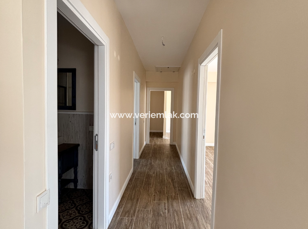 Seferihisar İhsaniye Köyünde Modern Mimariyle Taçlandırılmış Satılık 3+1 Villa