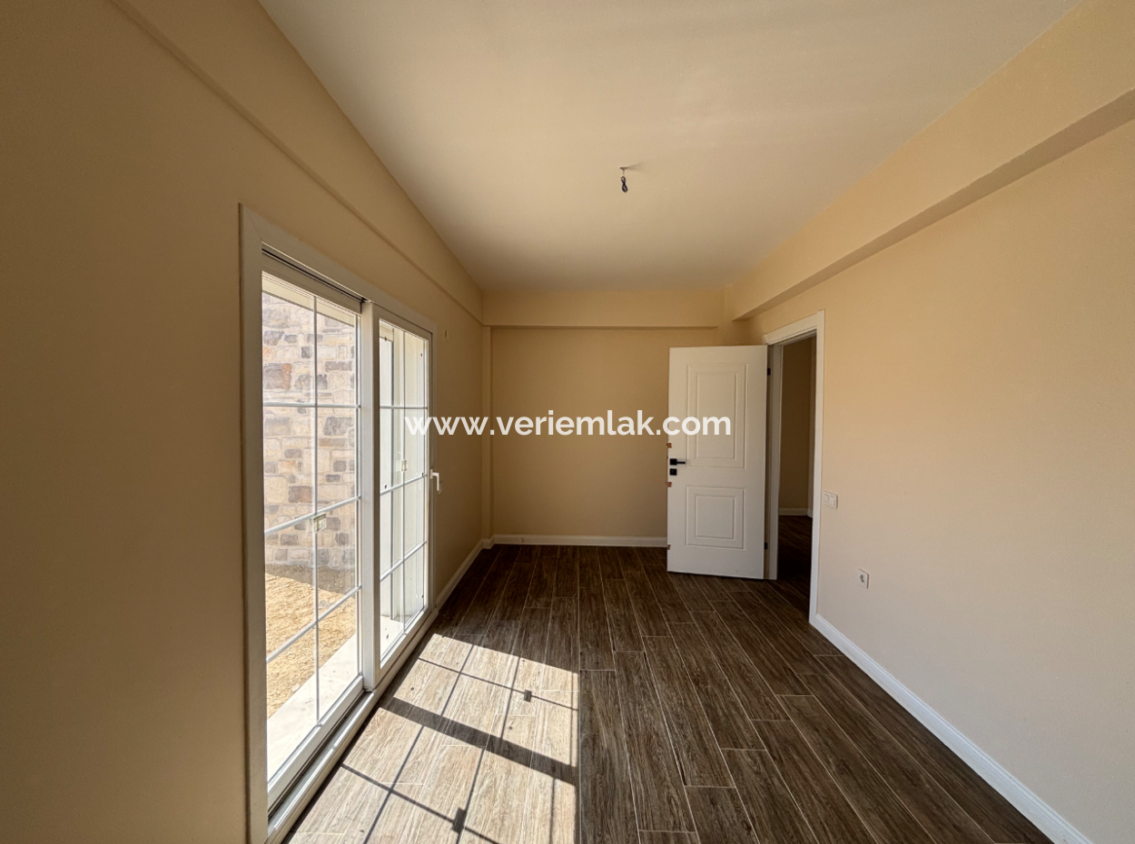 Seferihisar İhsaniye Köyünde Modern Mimariyle Taçlandırılmış Satılık 3+1 Villa