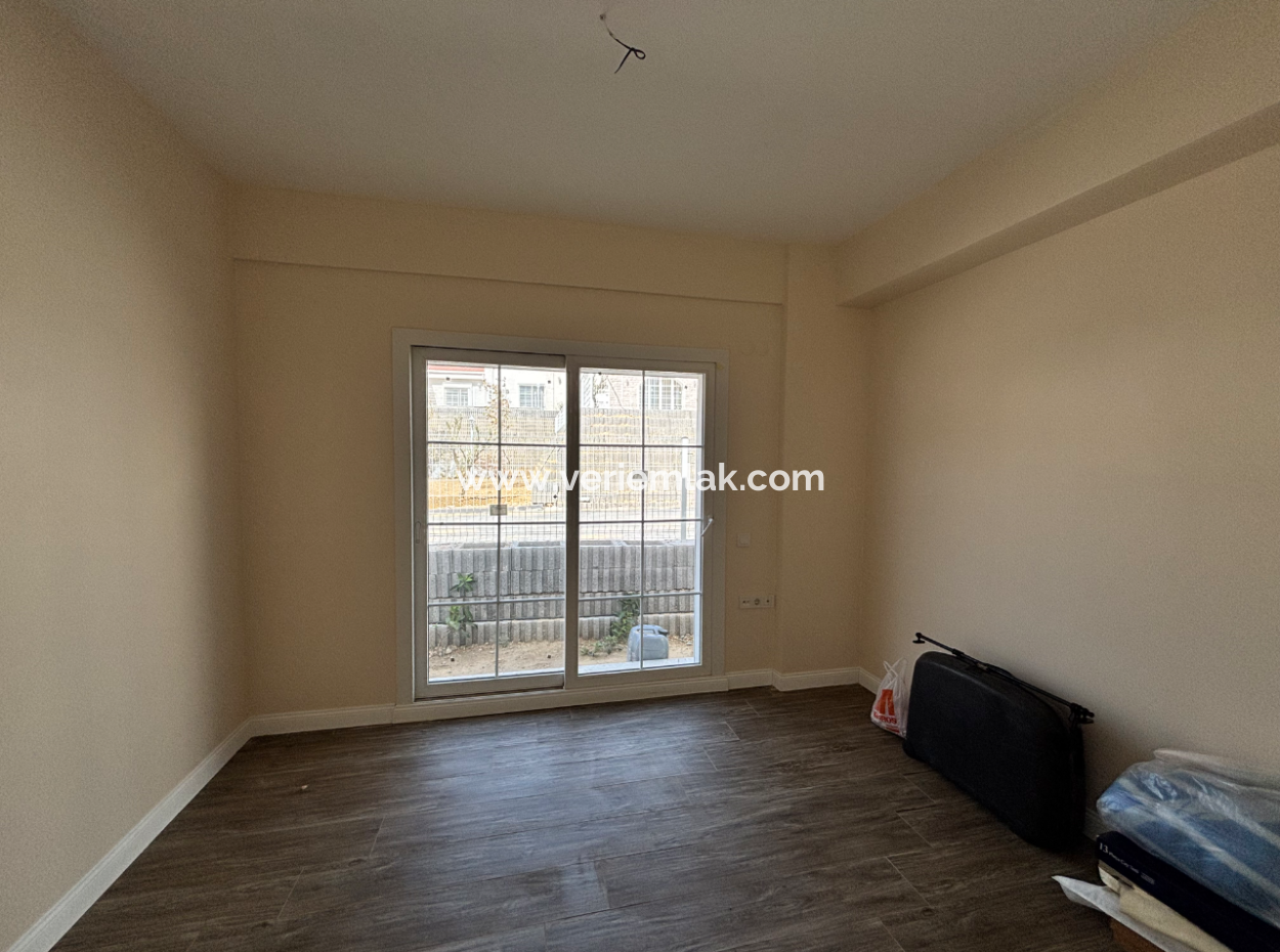 Seferihisar İhsaniye Köyünde Modern Mimariyle Taçlandırılmış Satılık 3+1 Villa