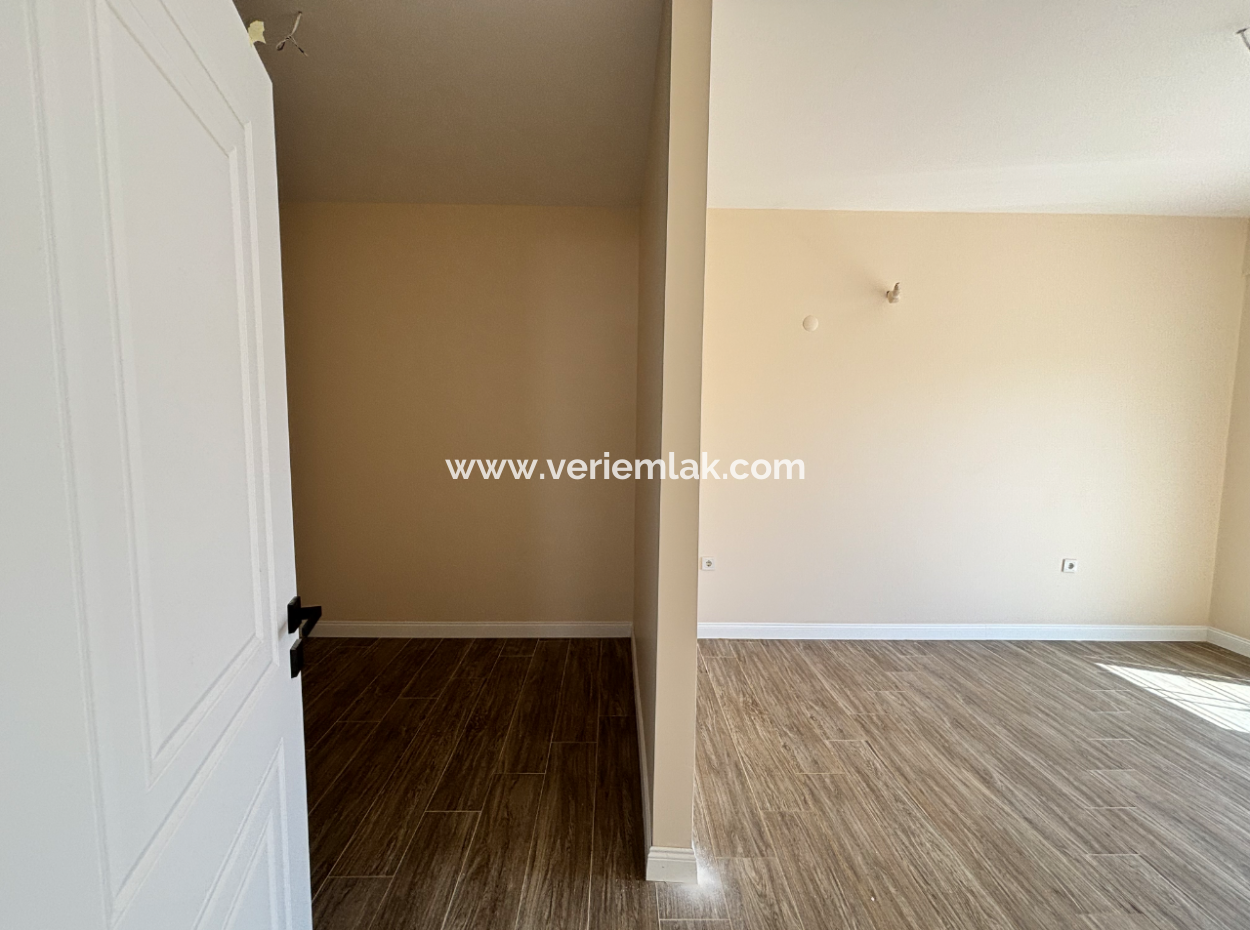 Seferihisar İhsaniye Köyünde Modern Mimariyle Taçlandırılmış Satılık 3+1 Villa