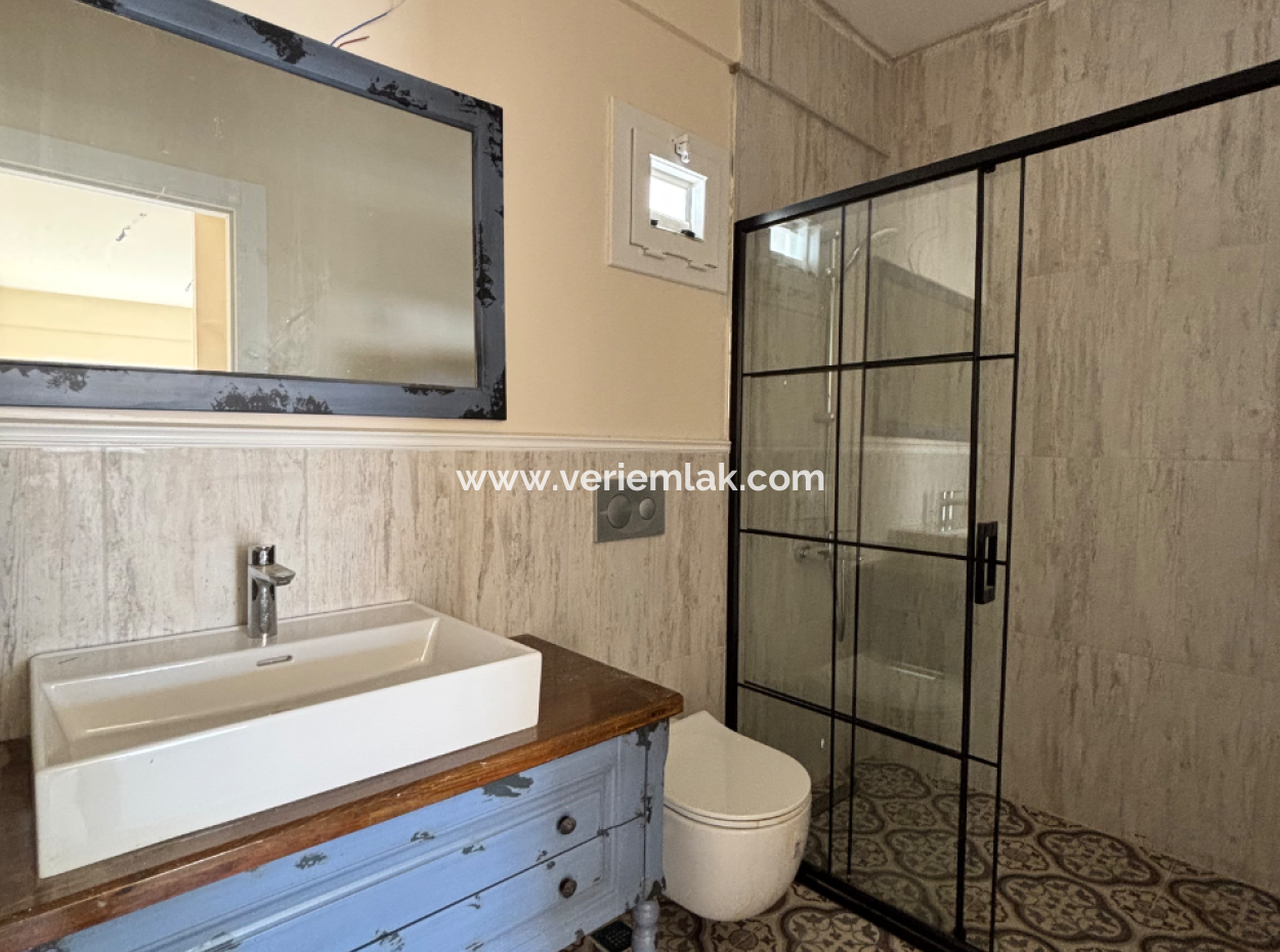 Seferihisar İhsaniye Köyünde Modern Mimariyle Taçlandırılmış Satılık 3+1 Villa