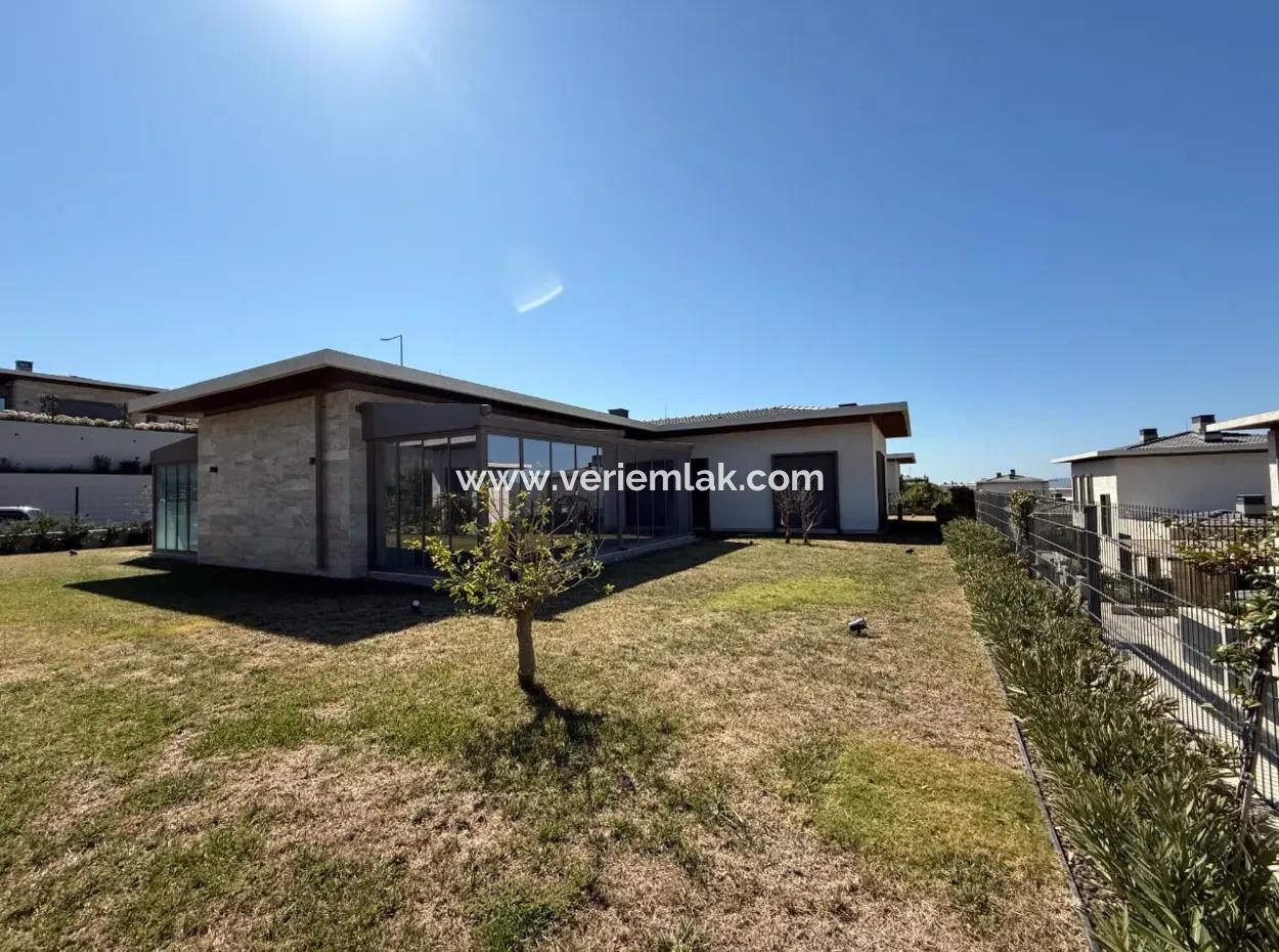 Folkart Urla Country – Tek Katlı Müstakil 5+1 Villa