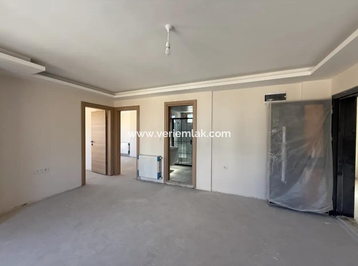 Seferihisar Gözsüzler’de Köşe Konumda Satılık 2+1 Daire