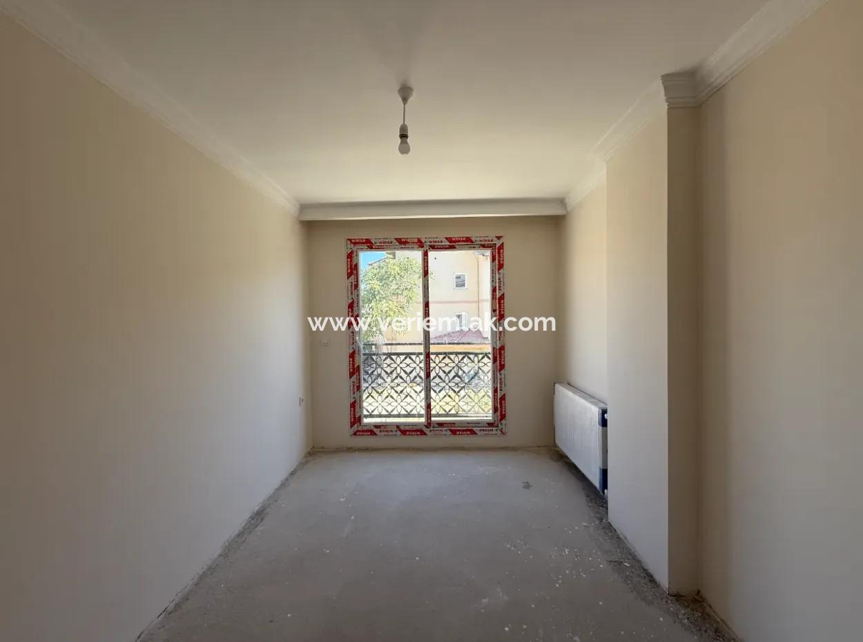 Seferihisar Gözsüzler’de Köşe Konumda Satılık 2+1 Daire