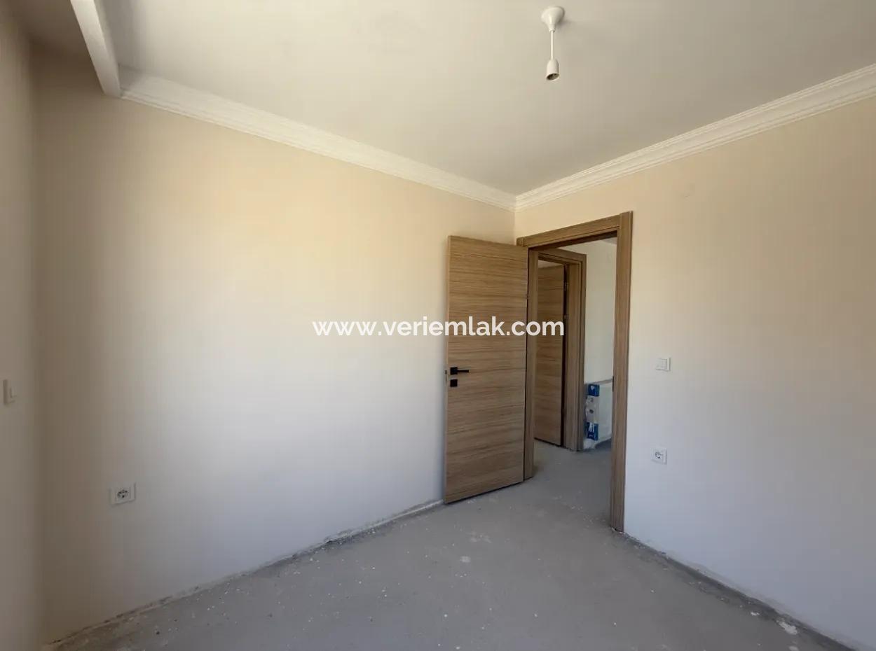 Seferihisar Gözsüzler’de Köşe Konumda Satılık 2+1 Daire