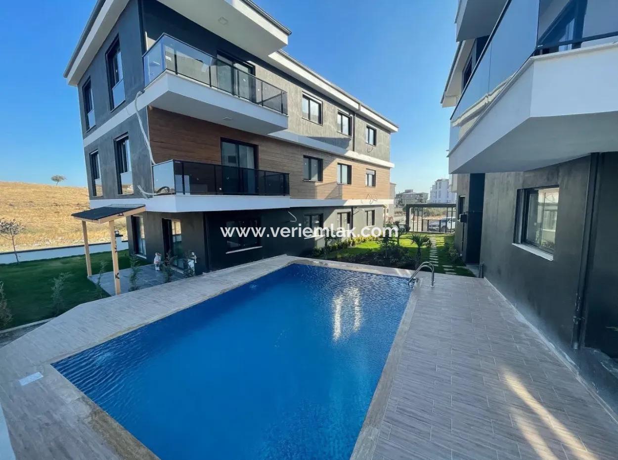Çolakibrahimbey’de, Catamaran Sitesi’nde Bahçe Kullanımlı Satılık 2+1 Daire