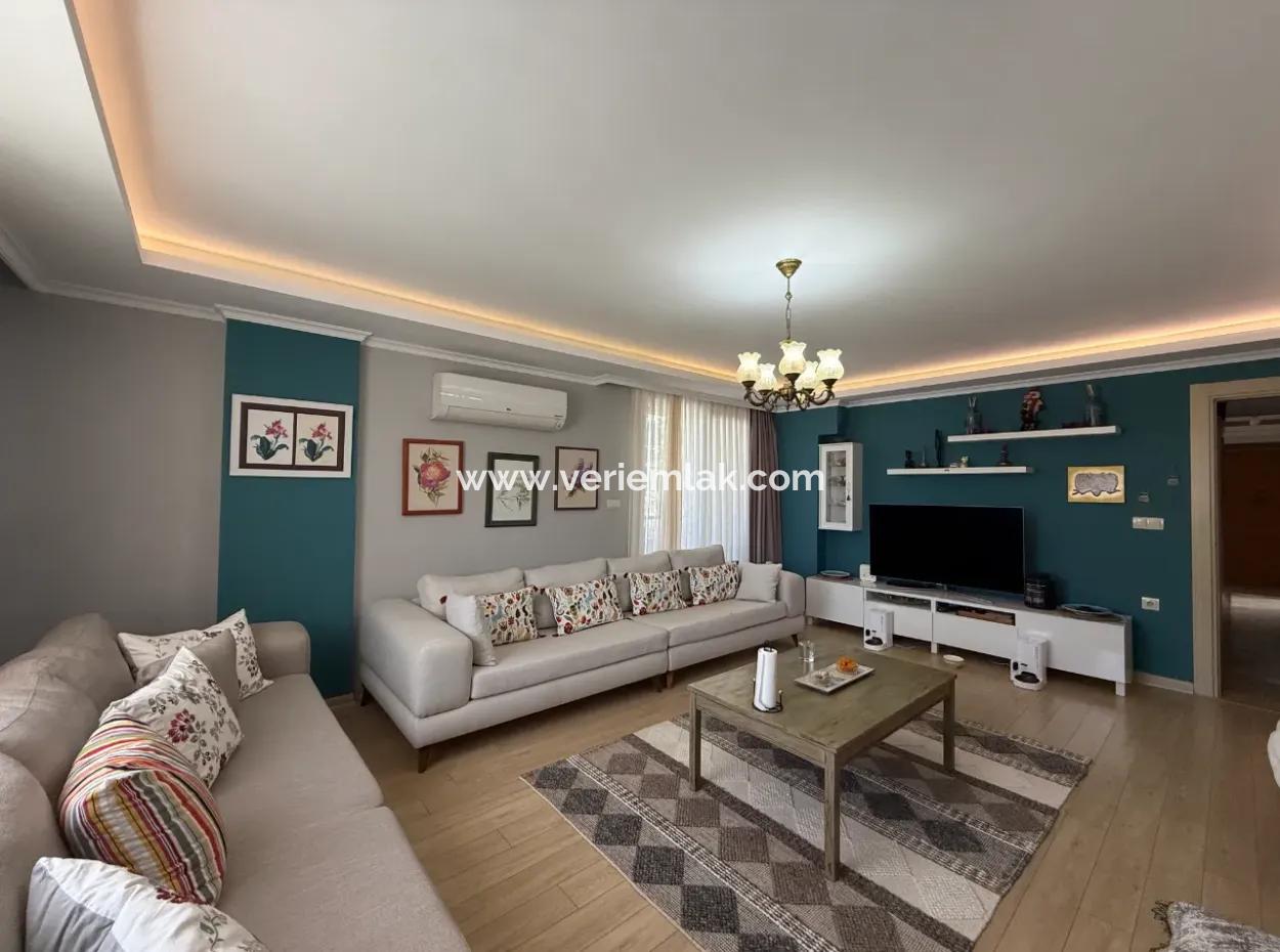 Sığacık Marina Yakınında Geniş Ve Konforlu Satılık Daire!