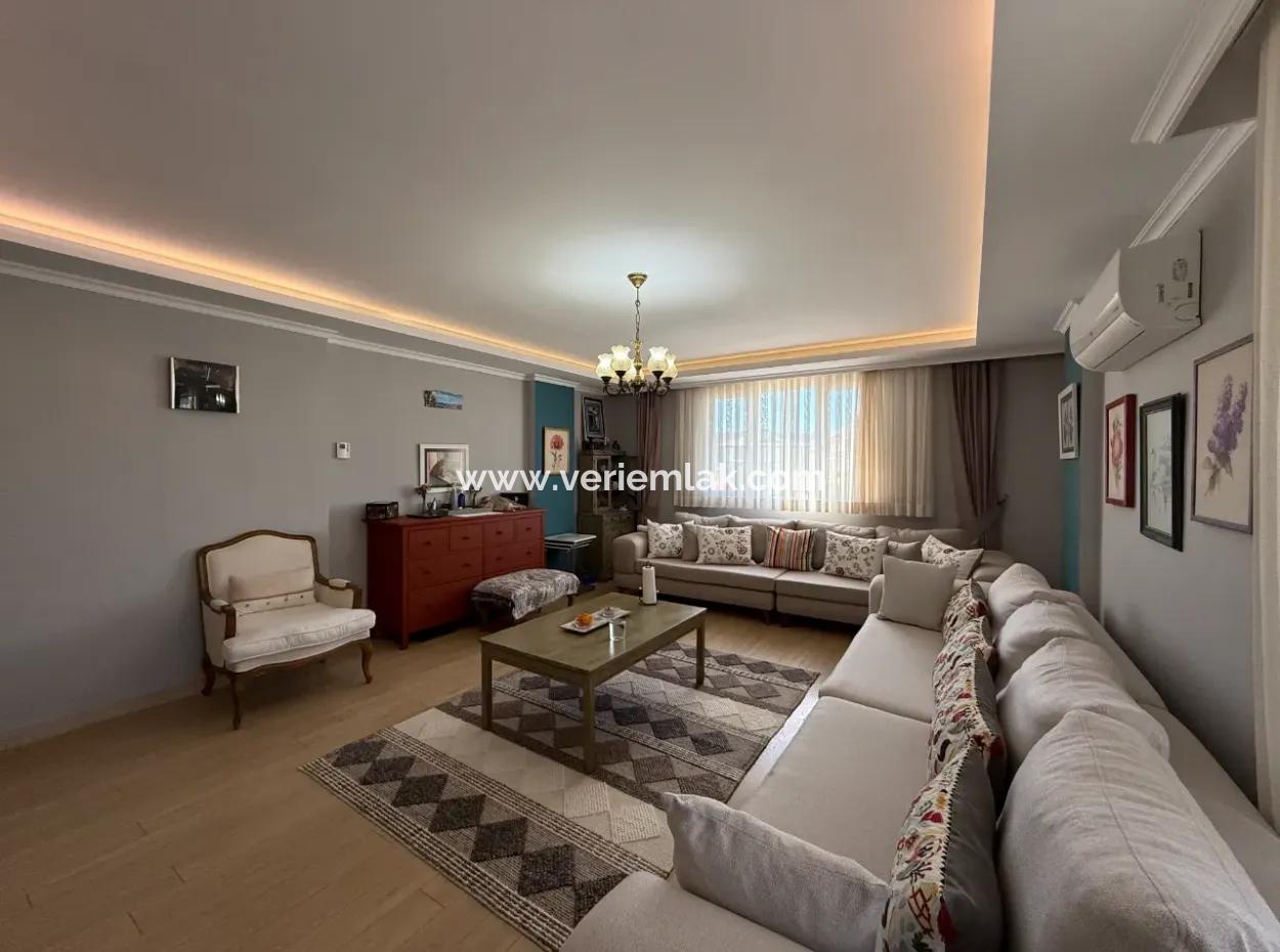 Sığacık Marina Yakınında Geniş Ve Konforlu Satılık Daire!