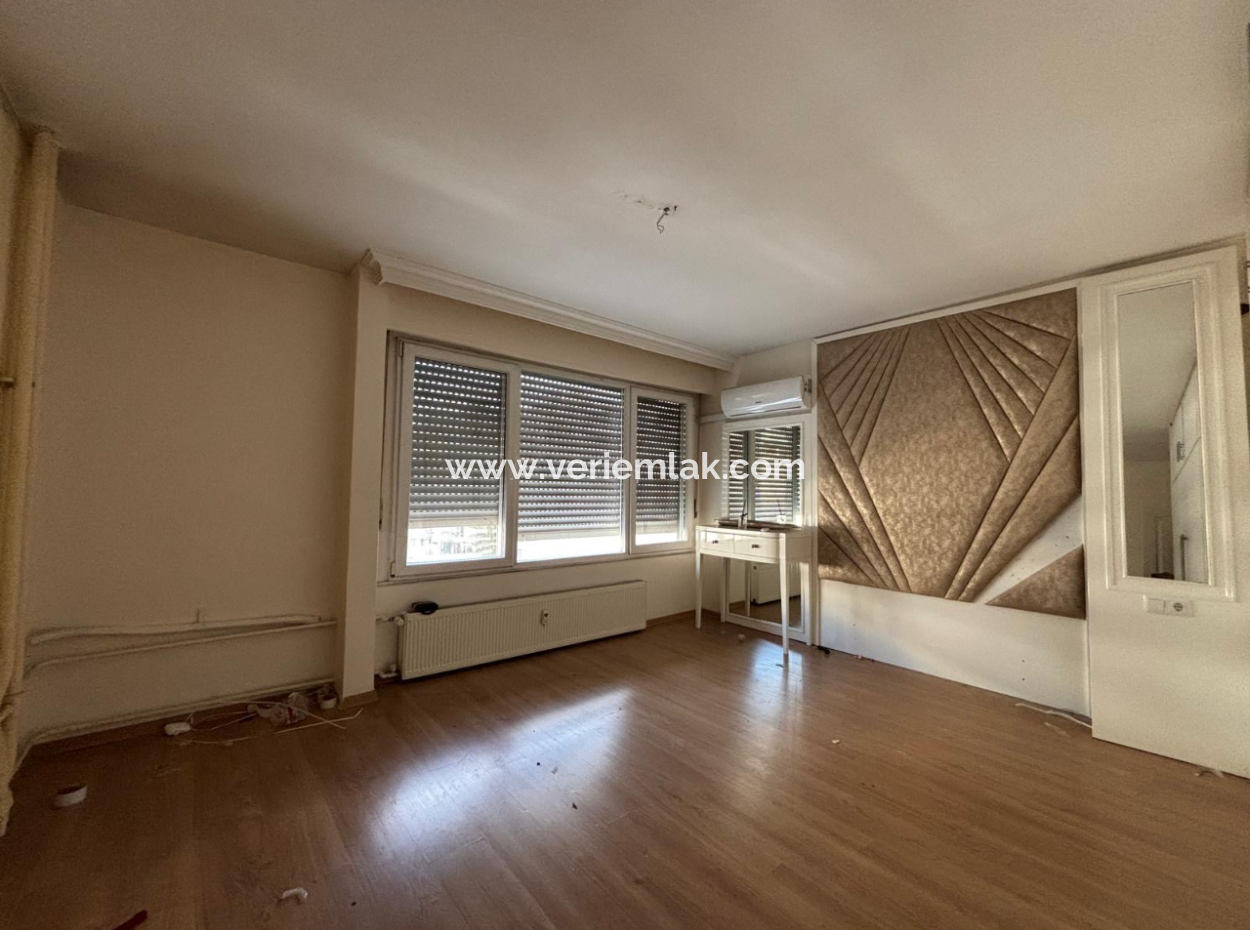 Alsancak – Cumhuriyet Bulvarın’da, Kordona Yakın Güvenlikli Sitede 3+1 – 140 M² Kiralık Daire