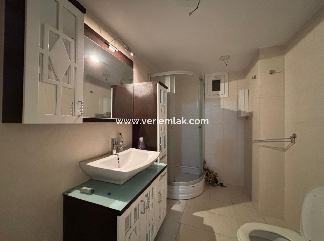 Alsancak – Cumhuriyet Bulvarın’da, Kordona Yakın Güvenlikli Sitede 3+1 – 140 M² Kiralık Daire