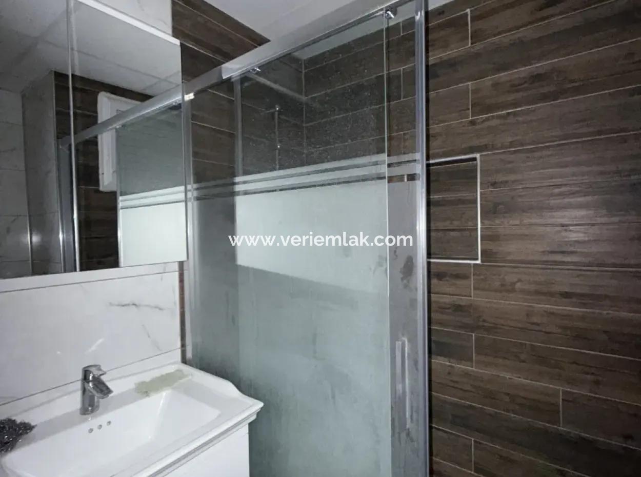 Seferihisar Gözsüzler Caddesi Üzerinde Kiralık 2+1 Daire