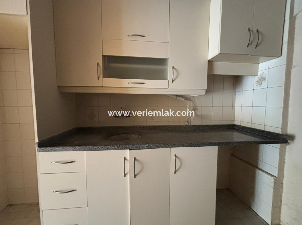 Alsancak  Kahramanlarda  1.Kat 2+1 90 M2 Asansörlü Boş Satılık Daire!