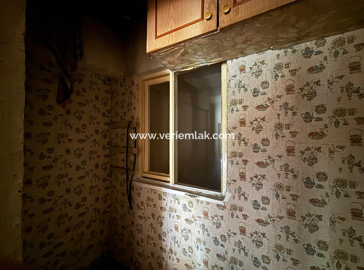 Alsancak  Kahramanlarda  1.Kat 2+1 90 M2 Asansörlü Boş Satılık Daire!