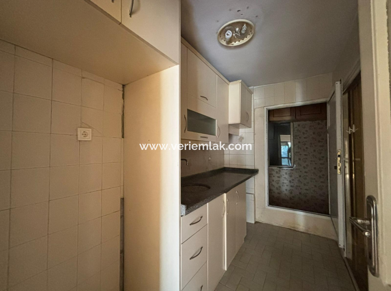 Alsancak  Kahramanlarda  1.Kat 2+1 90 M2 Asansörlü Boş Satılık Daire!