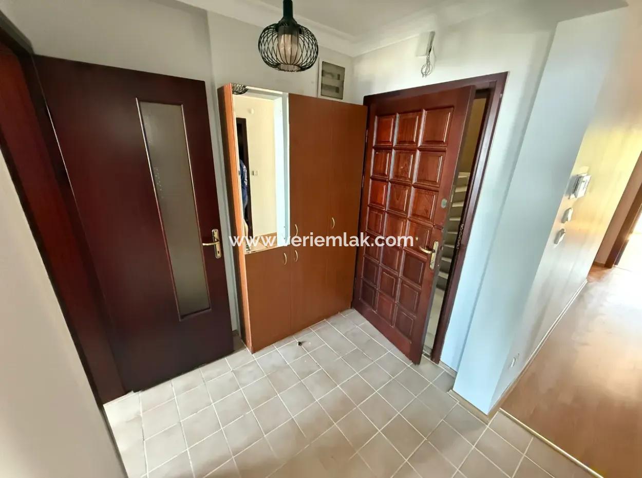 İzmir’in En Prestijli Sitelerinden Tibaş Sitesinde, 7. Katta Yer Alan 130 M² Ferah Daire Kiralık!