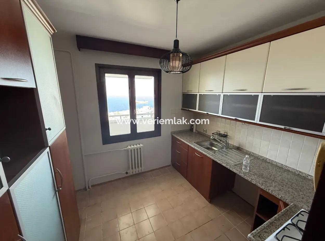 İzmir’in En Prestijli Sitelerinden Tibaş Sitesinde, 7. Katta Yer Alan 130 M² Ferah Daire Kiralık!