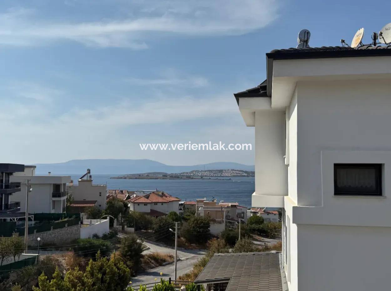 Seferihisar Akarca Elmastaş’ta Deniz Manzaralı, Havuzlu, Köşe Konumlu Müstakil Villa