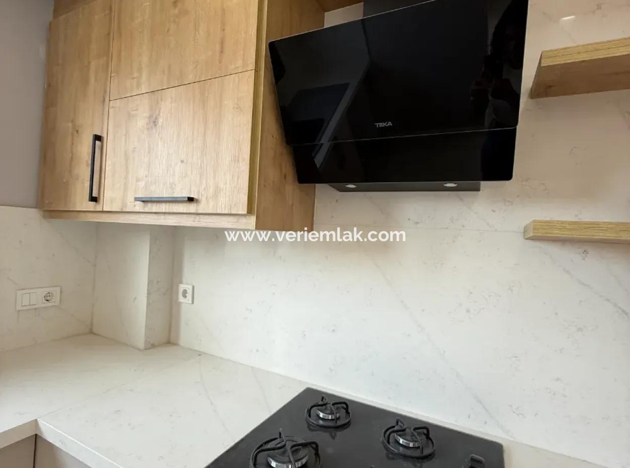 Seferihisar Akarca Elmastaş’ta Deniz Manzaralı, Havuzlu, Köşe Konumlu Müstakil Villa