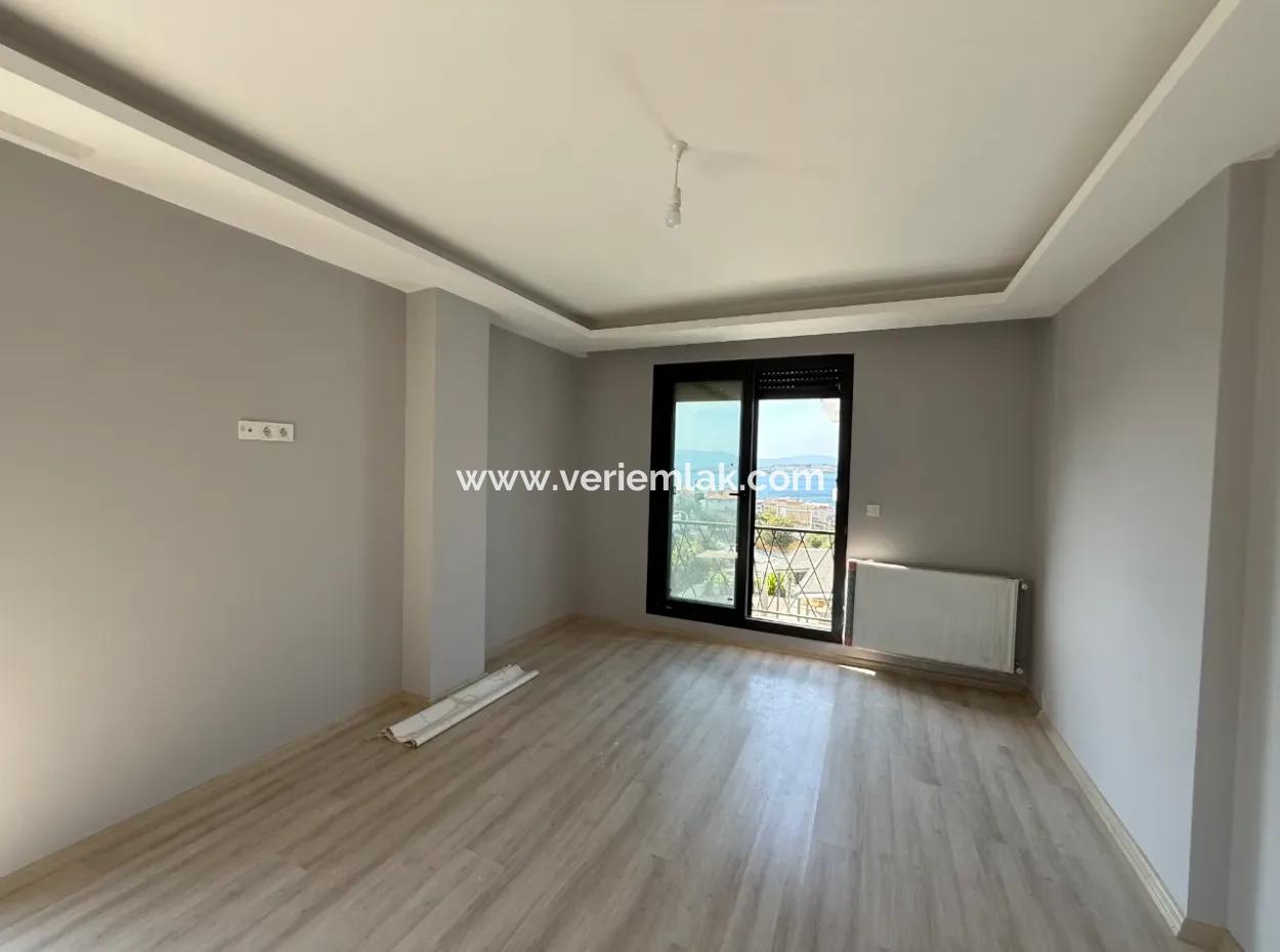 Seferihisar Akarca Elmastaş’ta Deniz Manzaralı, Havuzlu, Köşe Konumlu Müstakil Villa